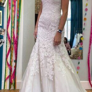 WToo Wedding Dress! Never been worn! Size 2